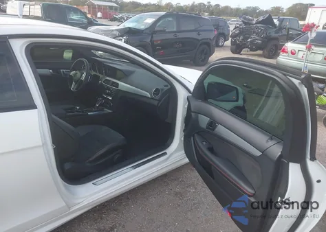 2014 Mercedes-Benz C 250 из США, поврежденный, VIN WDDGJ4HB7EG204436